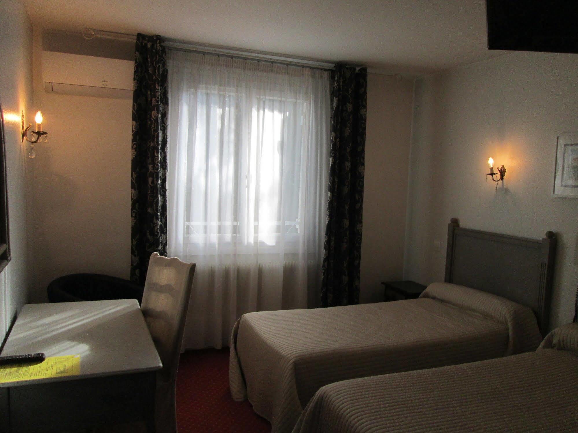 Hotel Victor Hugo ดีจอง ภายนอก รูปภาพ