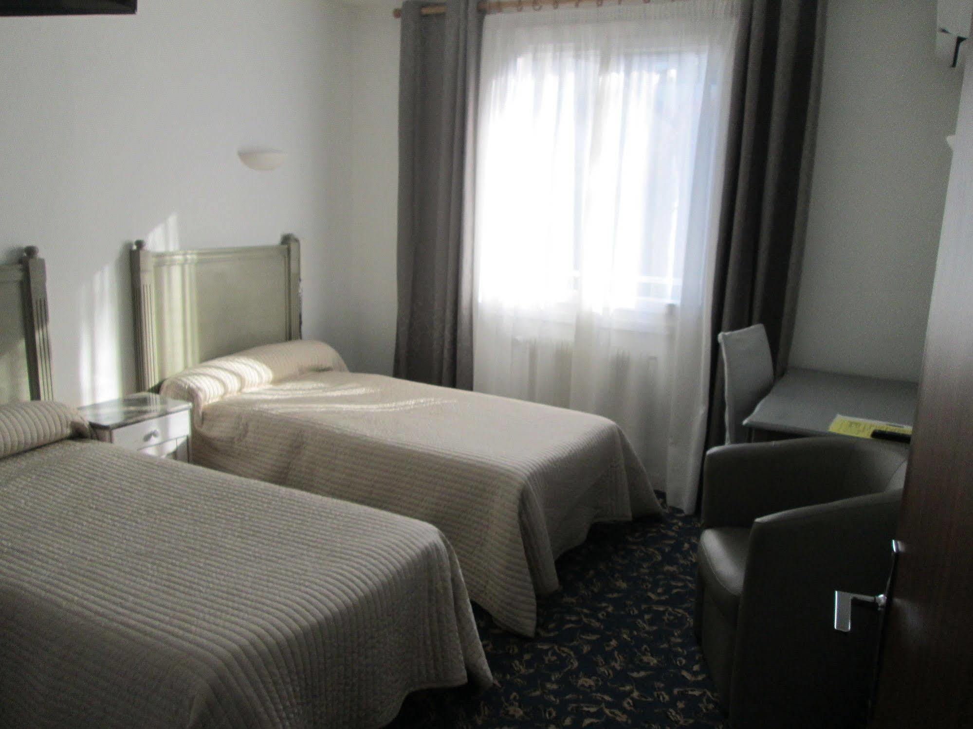 Hotel Victor Hugo ดีจอง ภายนอก รูปภาพ