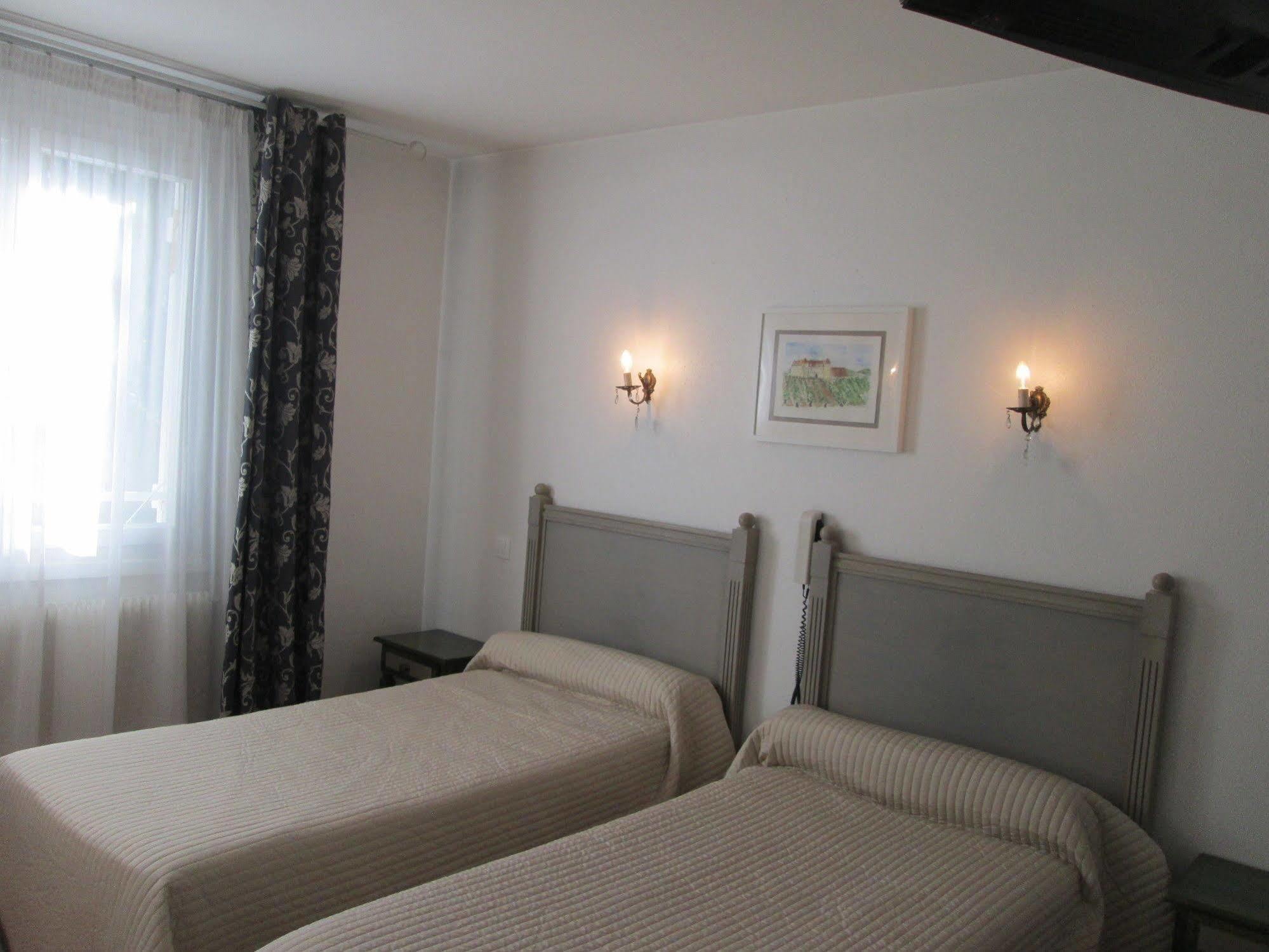 Hotel Victor Hugo ดีจอง ภายนอก รูปภาพ
