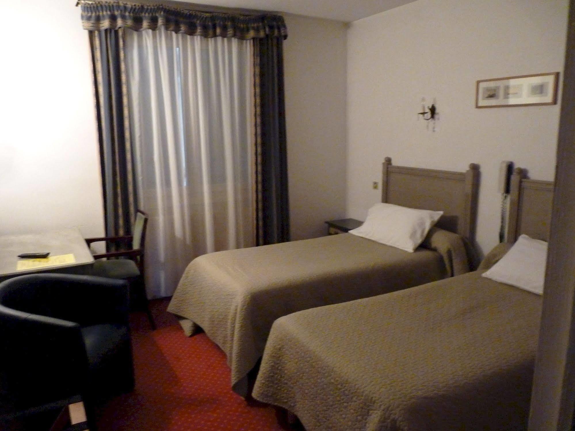 Hotel Victor Hugo ดีจอง ภายนอก รูปภาพ