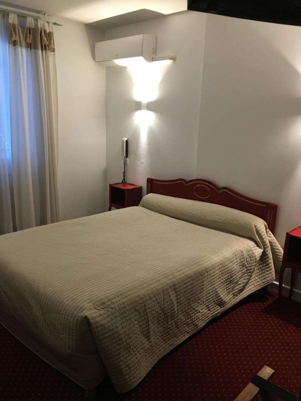 Hotel Victor Hugo ดีจอง ภายนอก รูปภาพ